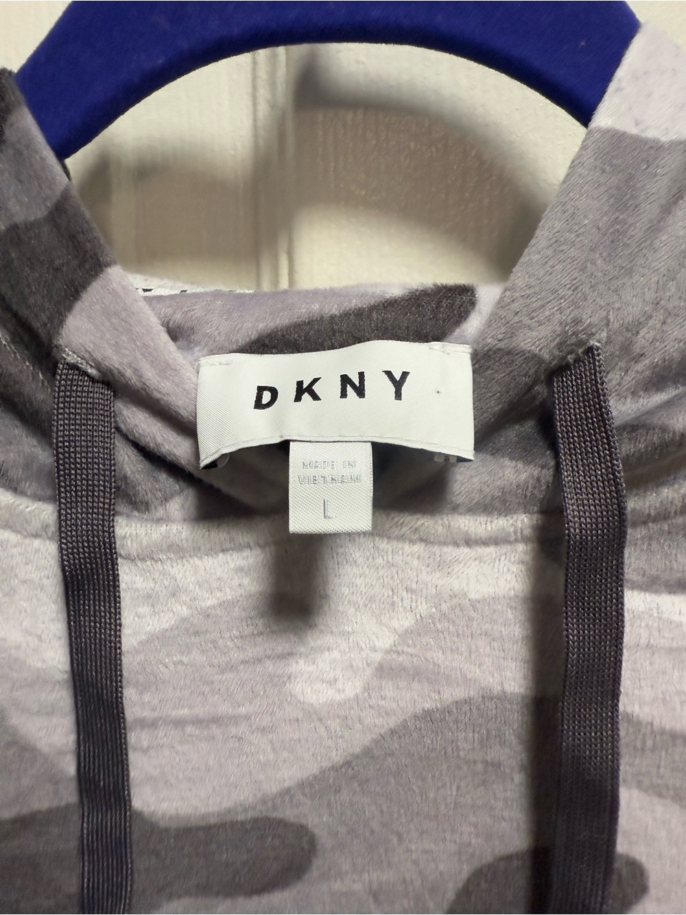 Dkny Womens Gray and White Camo Hooded Pajama Set size L - Picture 6 of 13